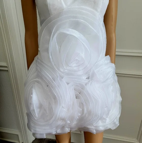 Milano Formals White Rose Bud Detail Cocktail Mini Dress - Picture 5 of 6